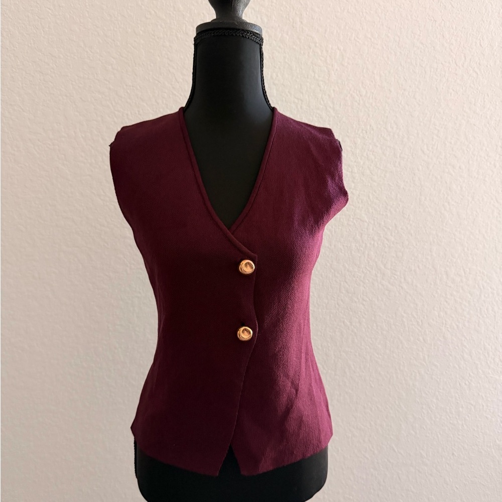 Minimalist Sleeveless Vest Top 2-Button Elegant Layering Piece
